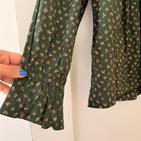 Doen Hudson Top: Floral Green Blouse with Ruffled Collar (M) - Picture 5 of 6